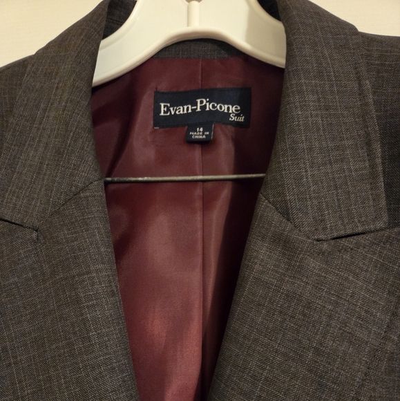 Evan-Picone Ladies Suit - Picture 5 of 7